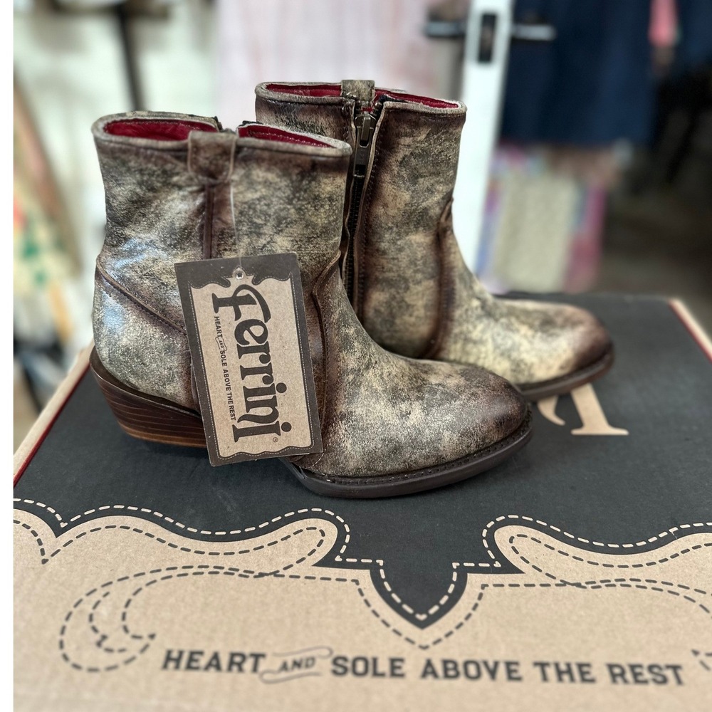 Ferrini NWB Women's Distressed Leather Ankle Boots‎ Side Zip Western Style SZ6B - Picture 2 of 12